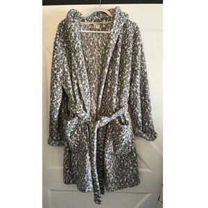 AE Gray Leopard Robe